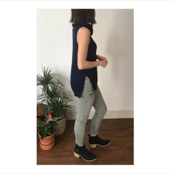 NEW! Banana Republic Turtle Neck Knit - Picture 4 of 4